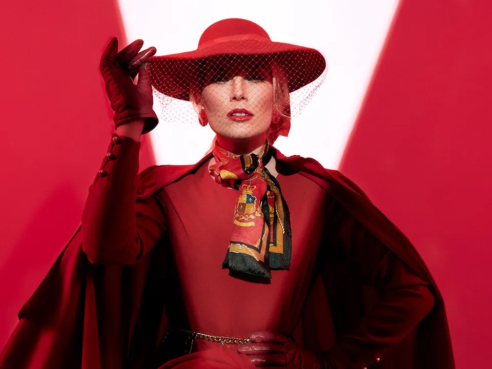 Behind The Scenes - Lady in Red